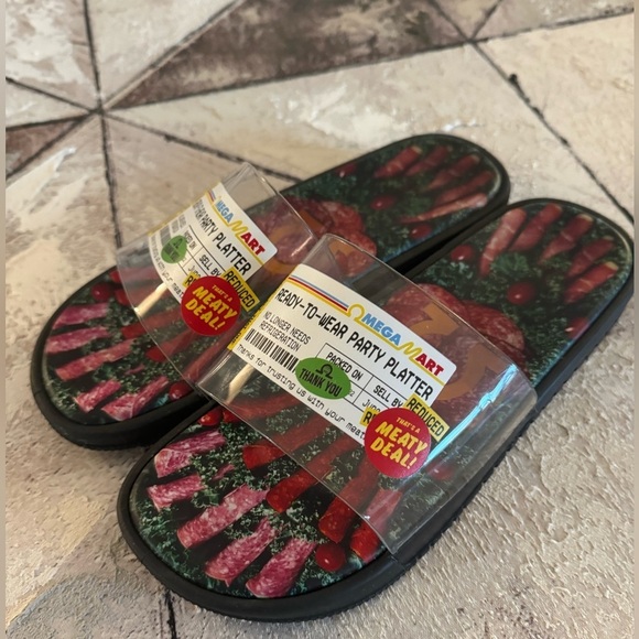 Meow Wolf Omega Mart Party Platter Slides Unisex Ready to Wear Slipper Sz 9.5 - Picture 3 of 13